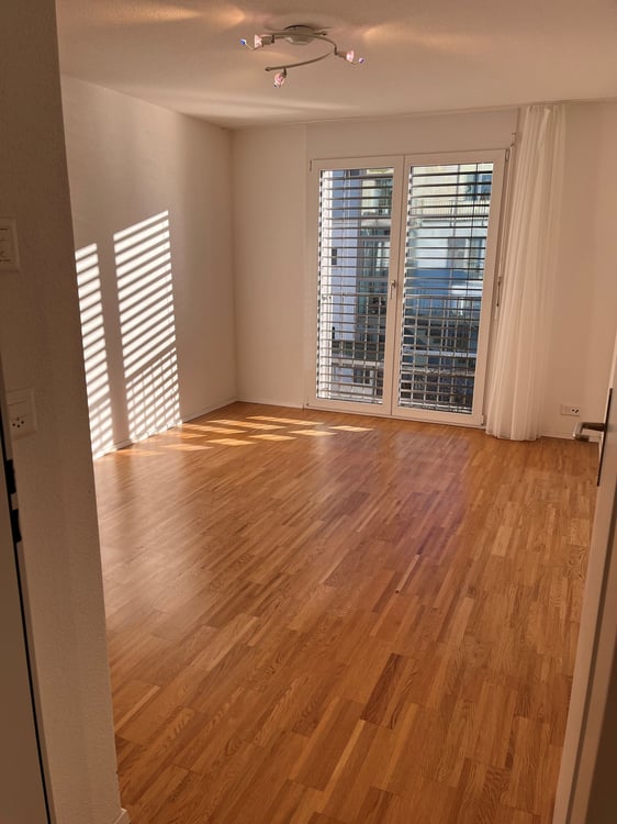 Helle 4½ Zimmer Wohnung mit grossem Balkon - Eigentumstandard 11