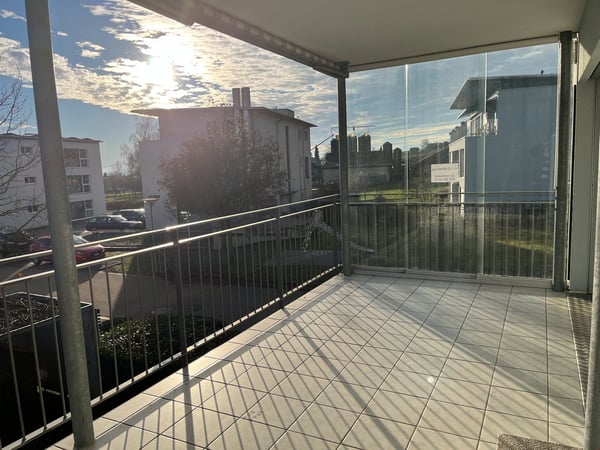 Helle 4½ Zimmer Wohnung mit grossem Balkon - Eigentumstandard 3