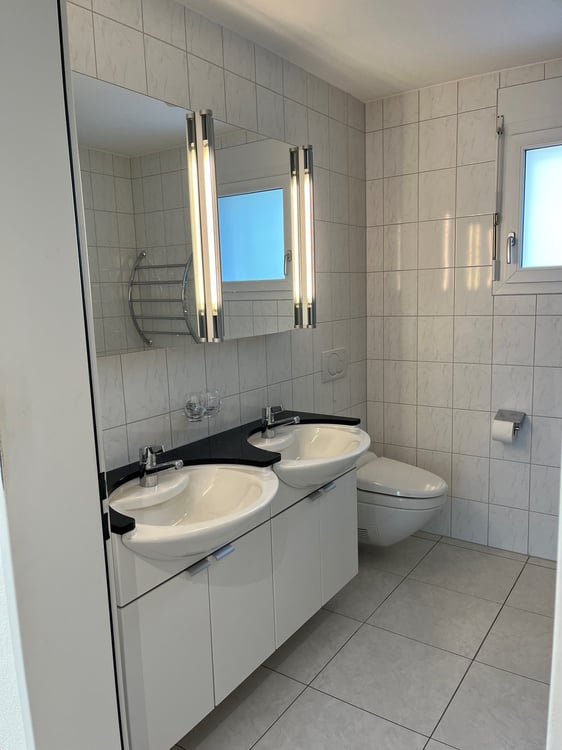 Helle 4½ Zimmer Wohnung mit grossem Balkon - Eigentumstandard 12