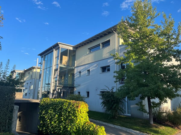 Helle 4½ Zimmer Wohnung mit grossem Balkon - Eigentumstandard 2