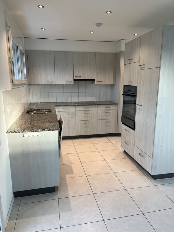 Helle 4½ Zimmer Wohnung mit grossem Balkon - Eigentumstandard 4
