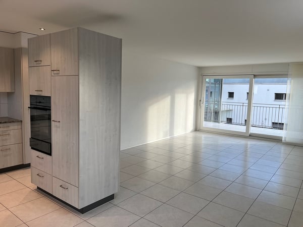 Helle 4½ Zimmer Wohnung mit grossem Balkon - Eigentumstandard 5