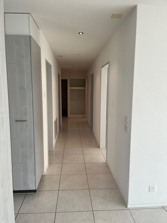 Helle 4½ Zimmer Wohnung mit grossem Balkon - Eigentumstandard 7