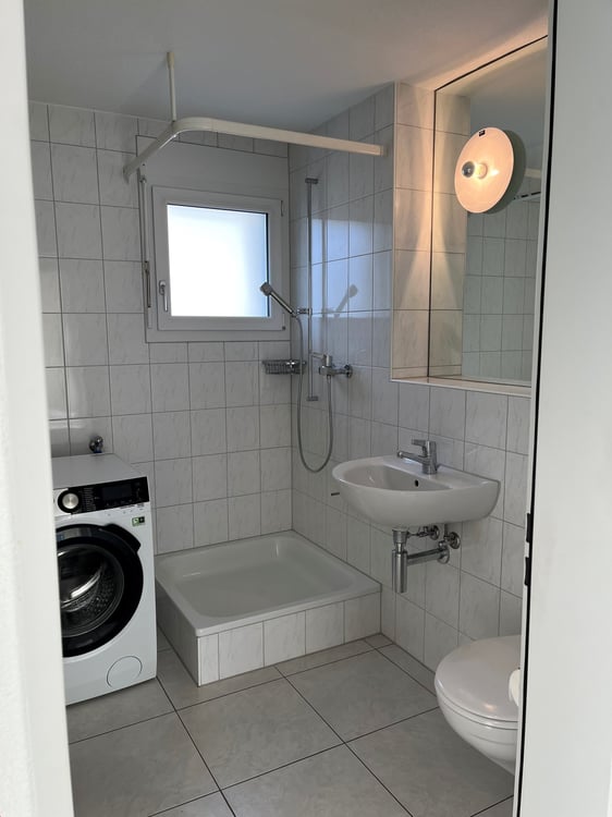 Helle 4½ Zimmer Wohnung mit grossem Balkon - Eigentumstandard 13