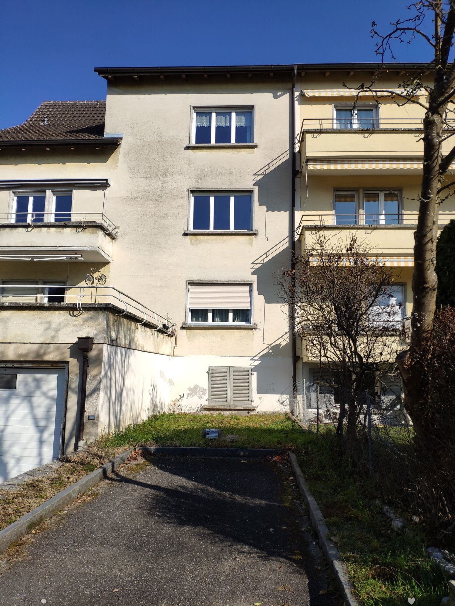 3 story house, balconies, garage