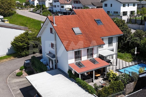 Moderne 5-Zimmer-Doppelhaushälfte mit Garten und Carport 3