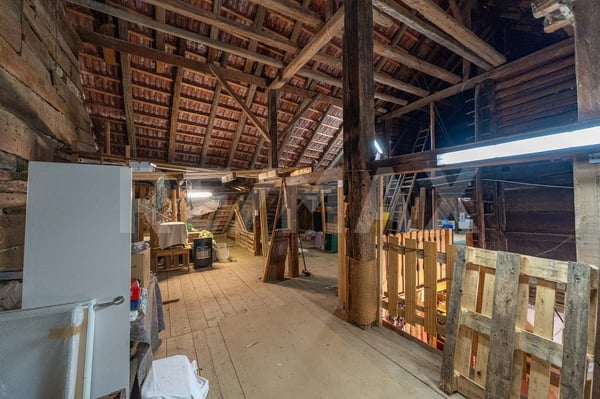 Ehemaliges Bauernhaus mit grosser Scheune 12