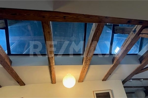 Historische Dachwohnung an bester Lage  attraktive Investitionsmöglichkeit 6