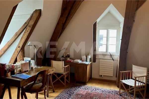 Historische Dachwohnung an bester Lage  attraktive Investitionsmöglichkeit 9