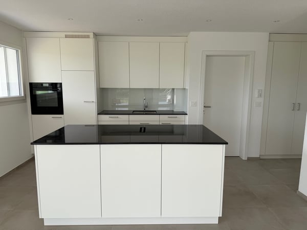 Moderne 3.5-Zimmer-Neubauwohnung in Brüttelen – Erdgeschoss mit Balkon 3
