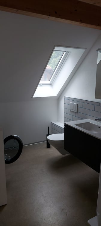 Charmante grossräumige 2.5-Zimmer-Dachwohnung in Kerzers – renoviert und ruhig gelegen 9