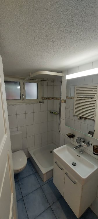 Frisch renovierte 3-Zimmer-Wohnung im historischen Riegelhaus - Laupen BE 9