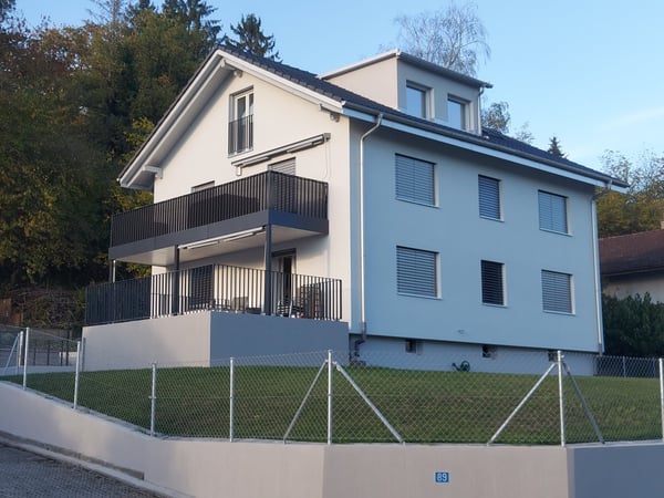 Exklusive teilmöblierte 3.5-Zimmer-Dachwohnung mit hohem Ausbaustandard in Kerzers 1