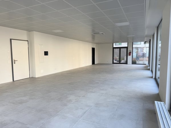 LOCTOWERS - LOCALI COMMARCIALI IN PRESTIGIOSA COSTRUZIONE 1