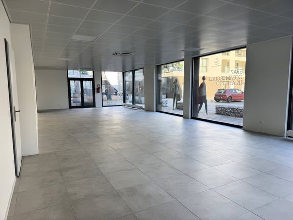 LOCTOWERS - LOCALI COMMARCIALI IN PRESTIGIOSA COSTRUZIONE 4