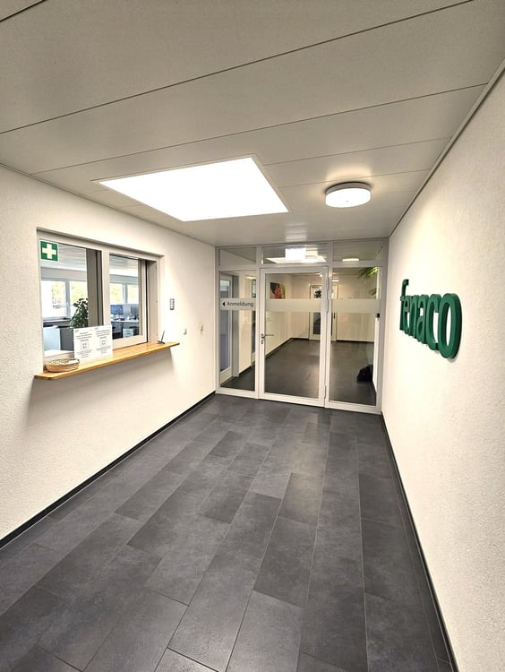 Helle Büroräumlichkeit nahe Bahnhof Ins 5