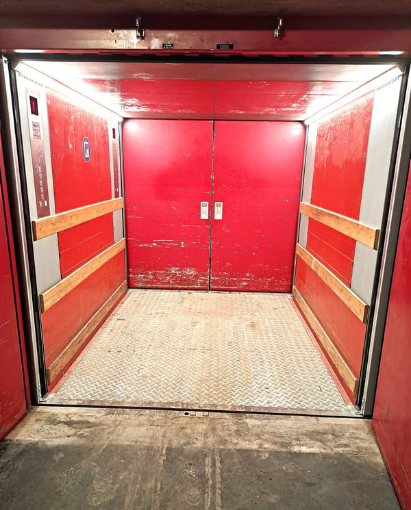 INS - grosszügige Lagerfläche nahe Bahnhof 12