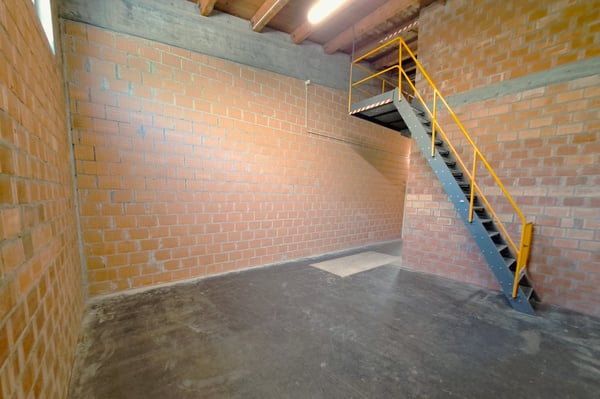 INS - grosszügige Lagerfläche nahe Bahnhof 20