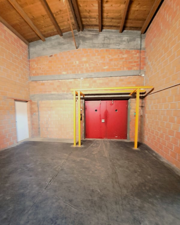 INS - grosszügige Lagerfläche nahe Bahnhof 13