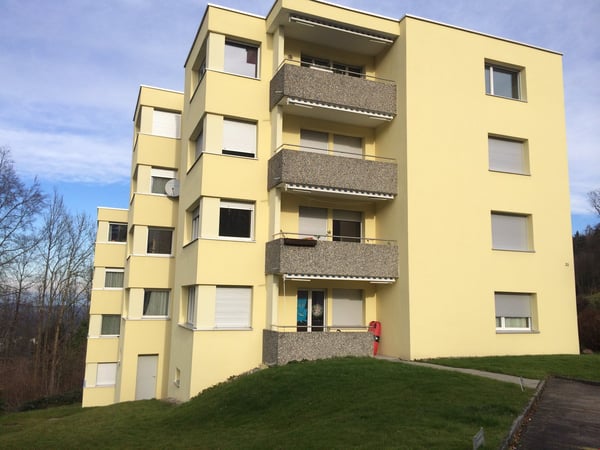 Zu vermieten im Hölzli 33 eine 4 1/2 Zimmerwohnung 1
