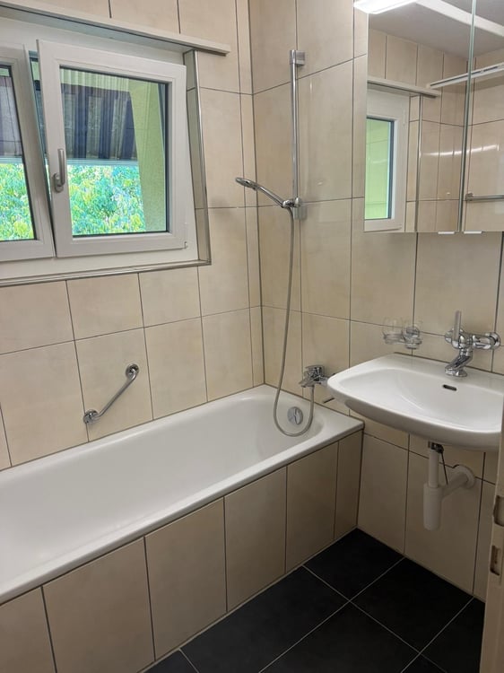 Zu vermieten im Hölzli 33 eine 4 1/2 Zimmerwohnung 9