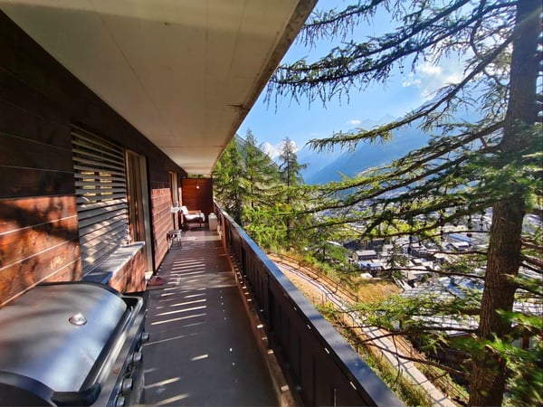Helle 4.5 Zimmerwohnung mit schöne Blick auf das Dorf 13