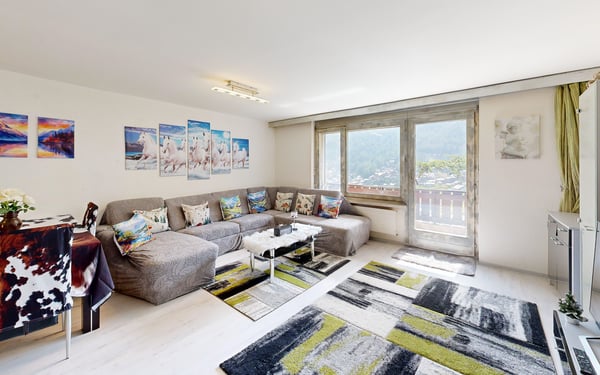 Helle 4.5 Zimmerwohnung mit schöne Blick auf das Dorf 3