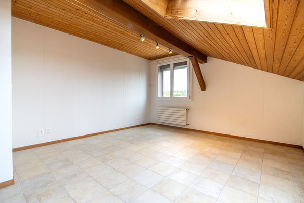 Schöne 2.5-Zimmer Dachwohnung zu vermieten 6
