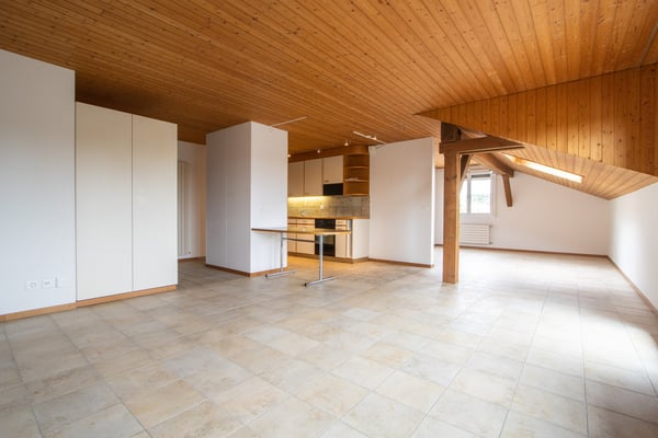 Schöne 2.5-Zimmer Dachwohnung zu vermieten 4