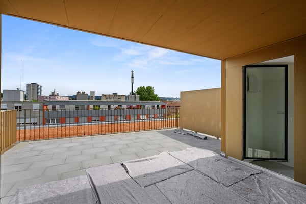 Moderne Wohnung mit Loggia und Balkon 9