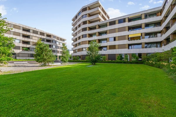 Moderne Wohnung mit Loggia und Balkon 11