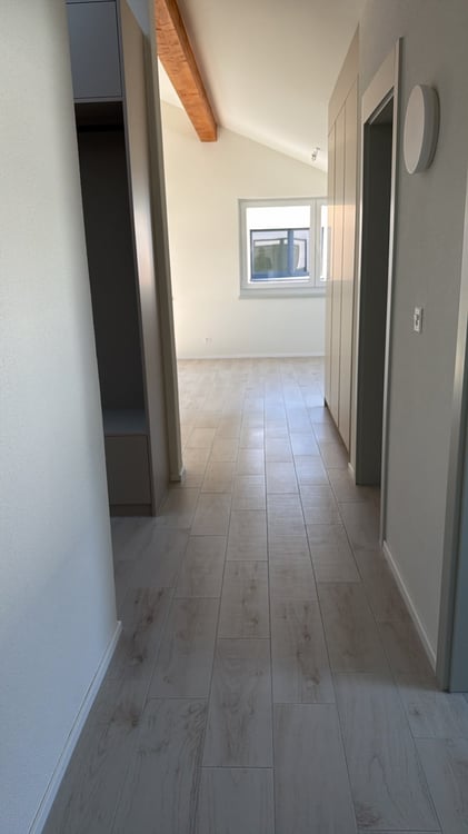 Moderne 3.5-Zimmer-Wohnung mit Balkon in Niederurnen, Glarus Nord 3