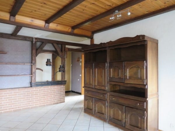 MAISON FAMILIALE SITUEE DANS UN QUARTIER RESIDENTIEL TRES CALME AVEC TRES BELLE VUE SUR LE CHASSERAL 7