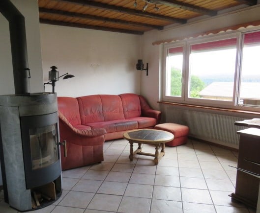 MAISON FAMILIALE SITUEE DANS UN QUARTIER RESIDENTIEL TRES CALME AVEC TRES BELLE VUE SUR LE CHASSERAL 5