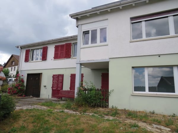 MAISON FAMILIALE SITUEE DANS UN QUARTIER RESIDENTIEL TRES CALME AVEC TRES BELLE VUE SUR LE CHASSERAL 12