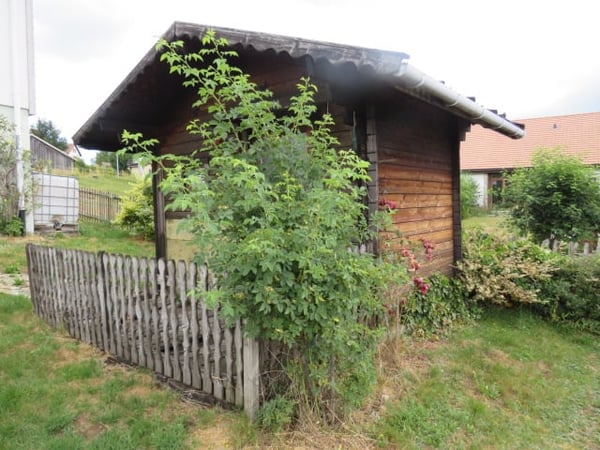 MAISON FAMILIALE SITUEE DANS UN QUARTIER RESIDENTIEL TRES CALME AVEC TRES BELLE VUE SUR LE CHASSERAL 17