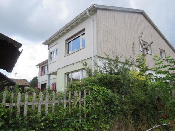 MAISON FAMILIALE SITUEE DANS UN QUARTIER RESIDENTIEL TRES CALME AVEC TRES BELLE VUE SUR LE CHASSERAL 8