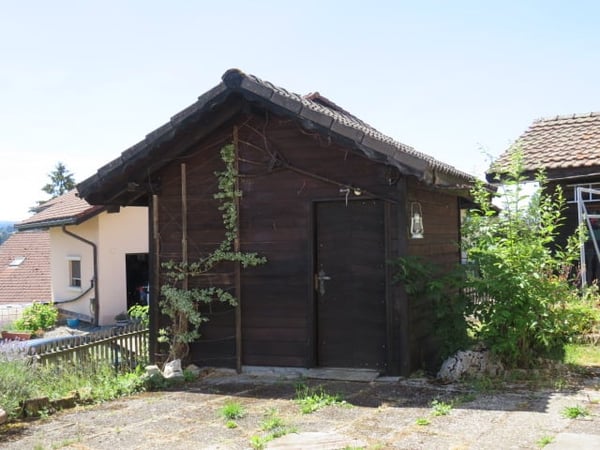 MAISON FAMILIALE SITUEE DANS UN QUARTIER RESIDENTIEL TRES CALME AVEC TRES BELLE VUE SUR LE CHASSERAL 18