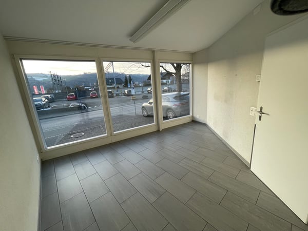 Gewerbehaus mit  Praxis-, Büro-, Verkaufsräume 5