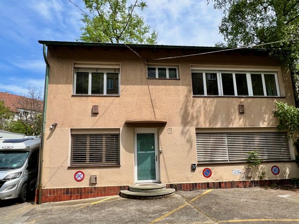 Eigenes Bürorhaus nahe Voltaplatz zu vermieten 1
