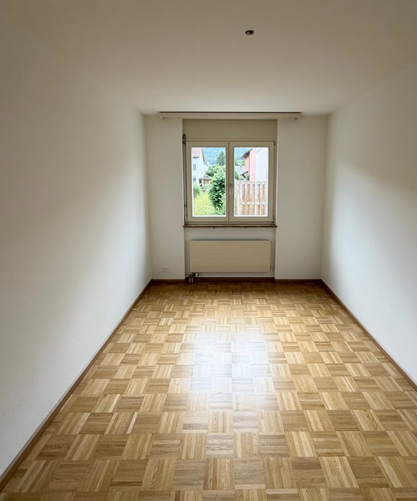 Grosszügige 4-Zimmerwohnung in familienfreundlicher Lage in Aesch 8