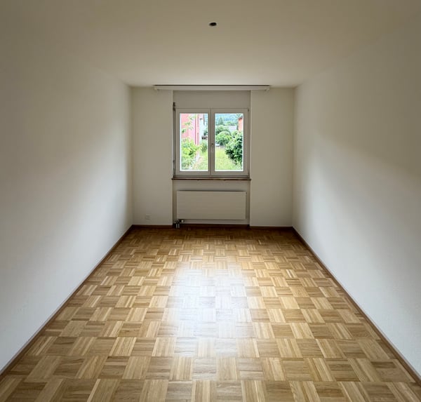 Grosszügige 4-Zimmerwohnung in familienfreundlicher Lage in Aesch 9