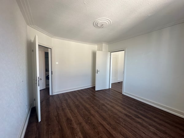 Zentrale Wohnung im 5. OG mit Balkon 6