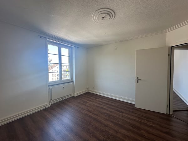 Zentrale Wohnung im 5. OG mit Balkon 7