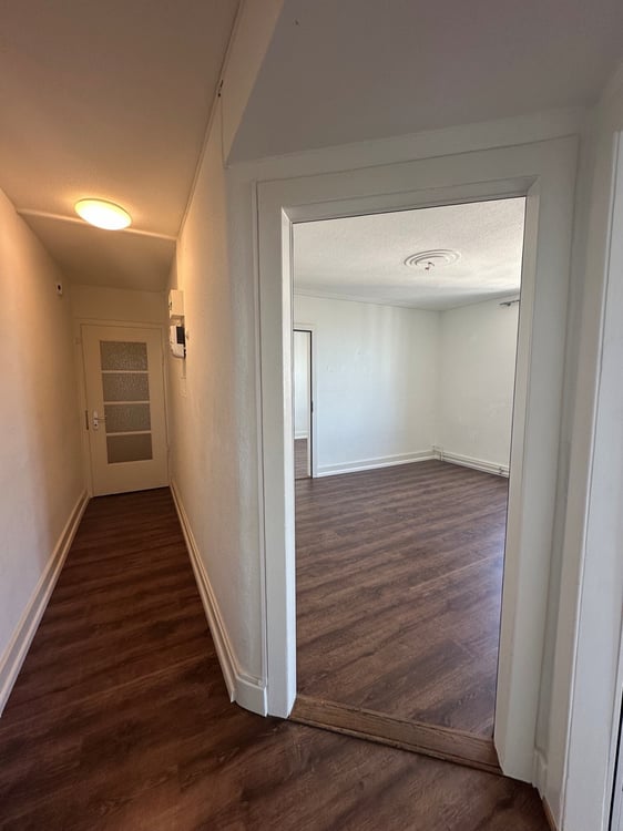 Zentrale Wohnung im 5. OG mit Balkon 10