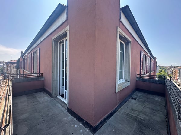 Zentrale Wohnung im 5. OG mit Balkon 11