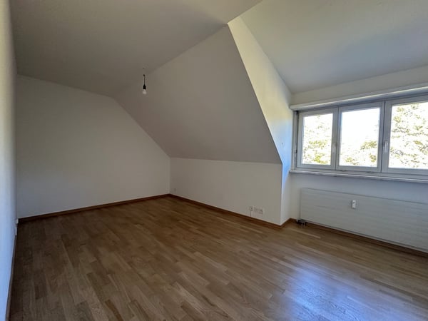 Charmante Dachwohnung mit Cheminée und sonnigem Balkon 6