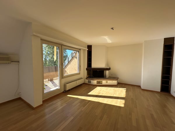 Charmante Dachwohnung mit Cheminée und sonnigem Balkon 2