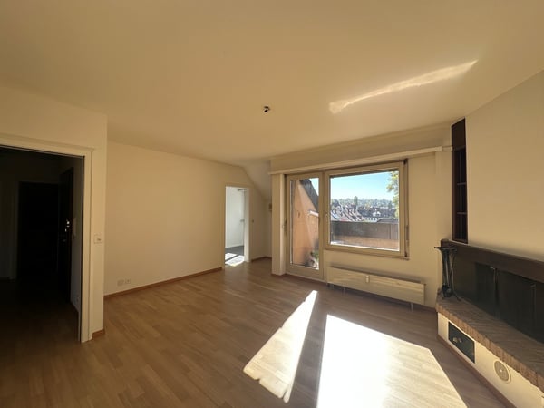 Charmante Dachwohnung mit Cheminée und sonnigem Balkon 3