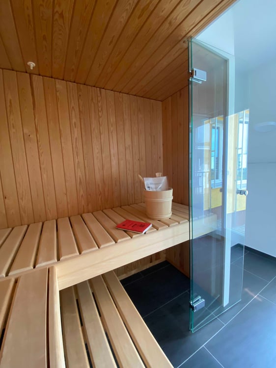 Seltene Gelegenheit: grosse, helle 1.5 Zimmer Attika Wohnung 16